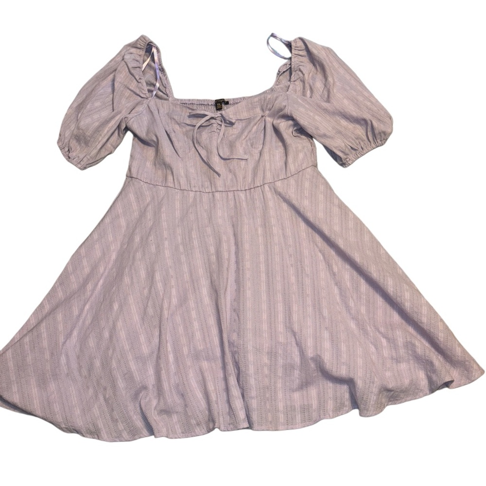 NWOT City Triangle Lavender Puff Sleeve Mindress, size XXL